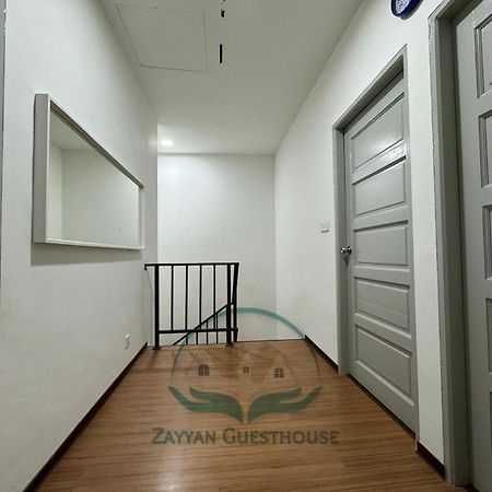 Zayyan Guesthouse Kuching Buitenkant foto