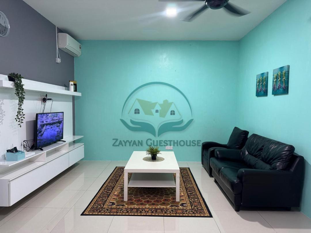 Zayyan Guesthouse Kuching Buitenkant foto